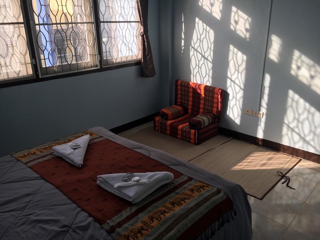 Jeesnail Guesthouse Бангкок Экстерьер фото
