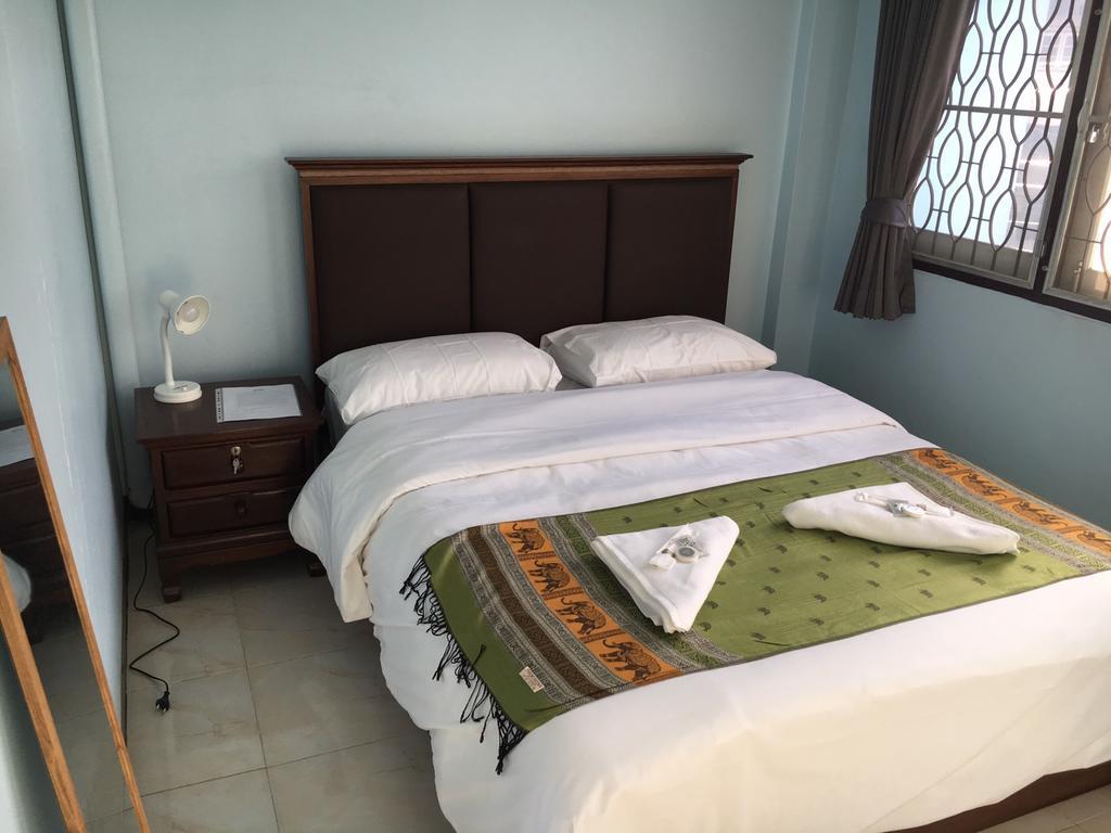 Jeesnail Guesthouse Бангкок Экстерьер фото
