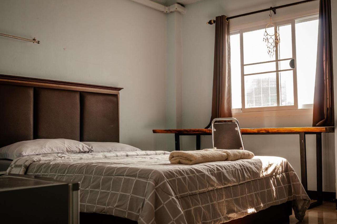 Jeesnail Guesthouse Бангкок Экстерьер фото