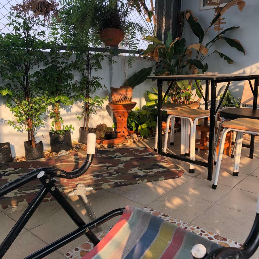 Jeesnail Guesthouse Бангкок Экстерьер фото